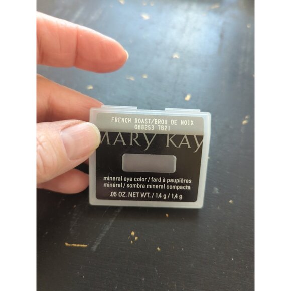 Mary Kay ~ Magnetic case Mineral Eye Shadow ~ French Roast 068253 - Picture 1 of 2